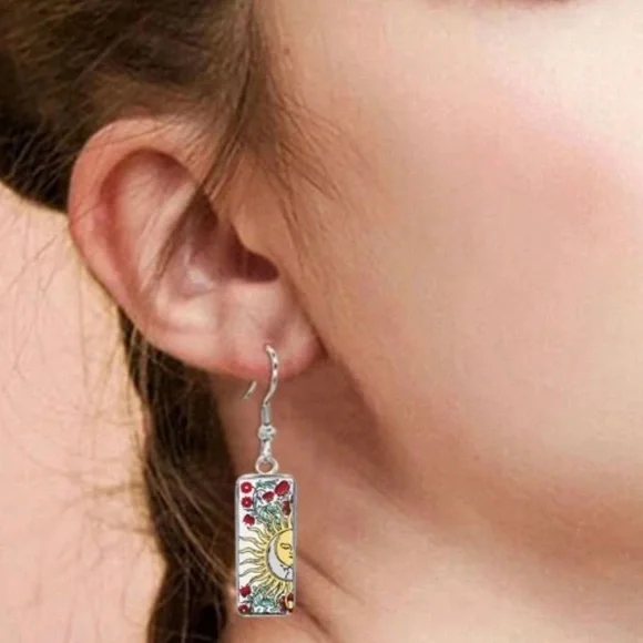⭕️ BOGO FREE⭕️ The Sun tarot card earrings / NWOT - Picture 3 of 5